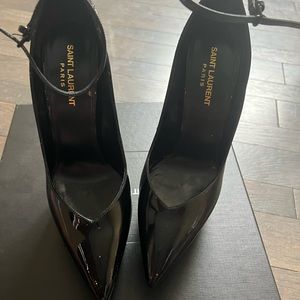 Saint Laurent BETTY 110 Ankle Strap pump size 38 only wore once. Scuff on sole